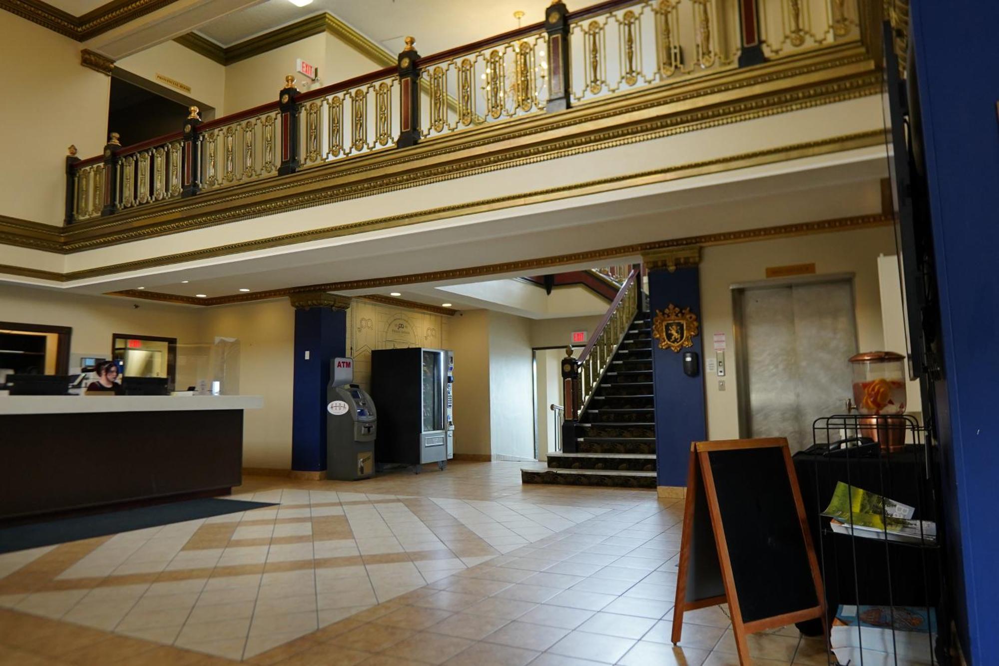 ת'אנדר ביי Prince Arthur Waterfront Hotel & Suites מראה חיצוני תמונה