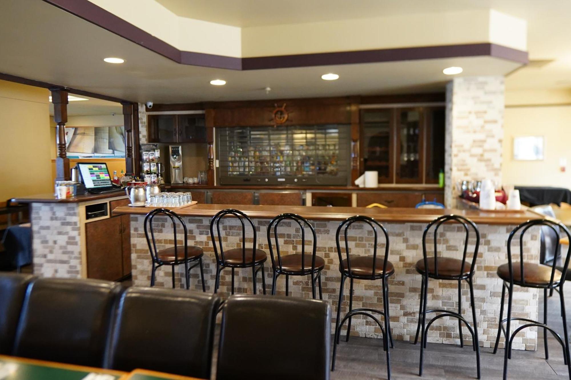ת'אנדר ביי Prince Arthur Waterfront Hotel & Suites מראה חיצוני תמונה