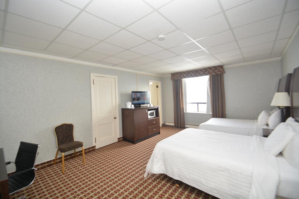 ת'אנדר ביי Prince Arthur Waterfront Hotel & Suites מראה חיצוני תמונה