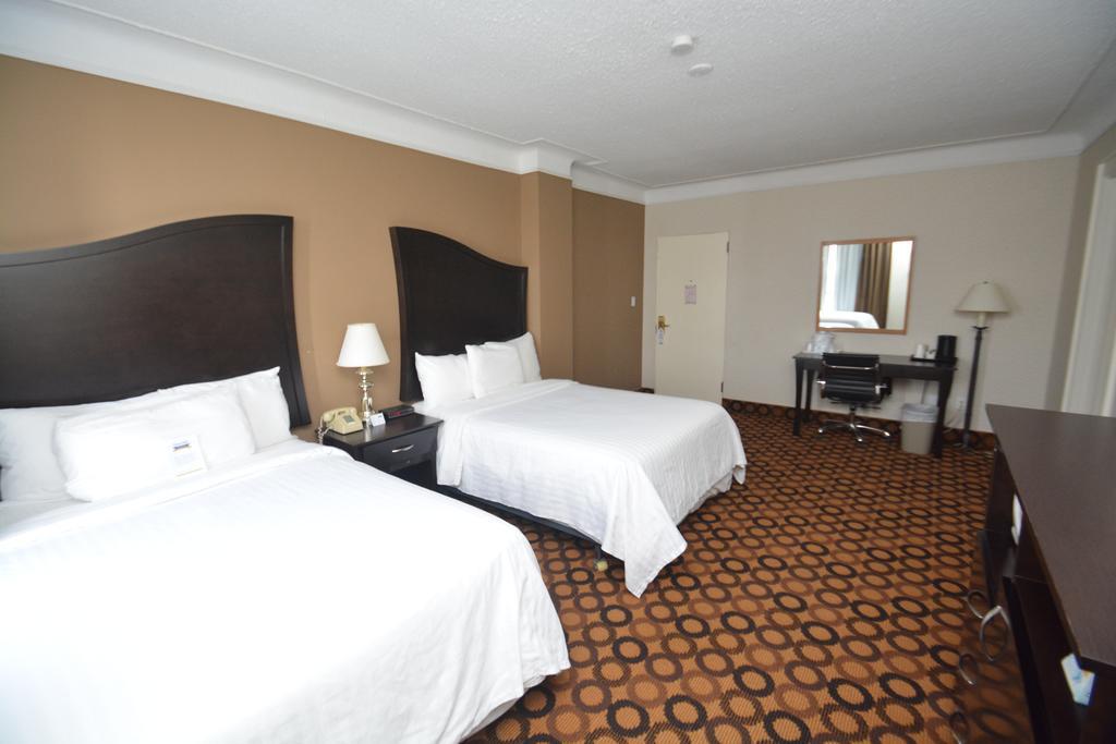 ת'אנדר ביי Prince Arthur Waterfront Hotel & Suites מראה חיצוני תמונה