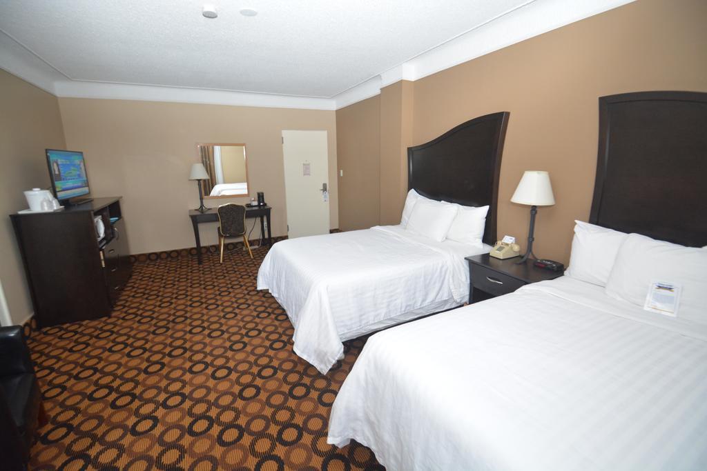 ת'אנדר ביי Prince Arthur Waterfront Hotel & Suites מראה חיצוני תמונה