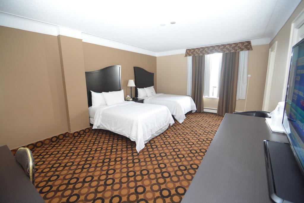 ת'אנדר ביי Prince Arthur Waterfront Hotel & Suites מראה חיצוני תמונה