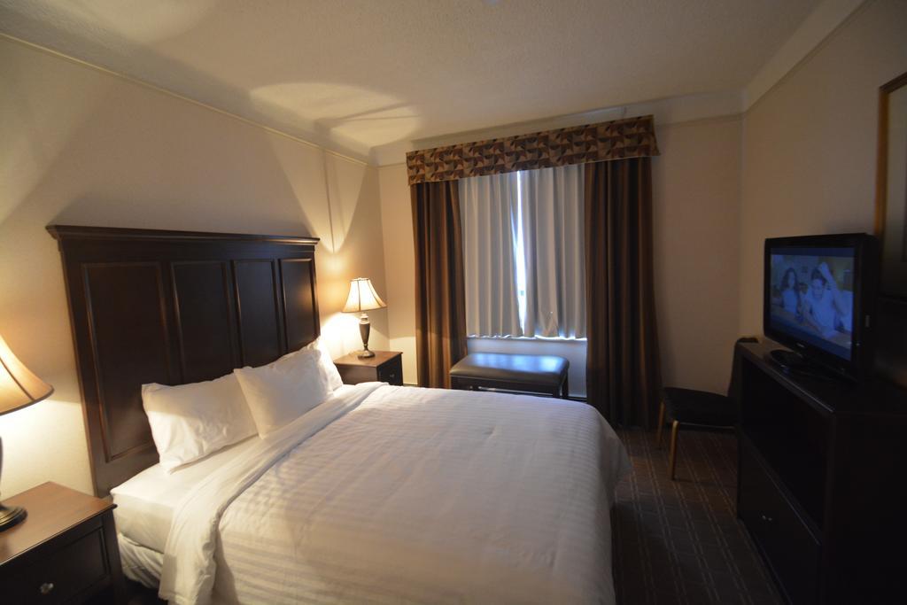 ת'אנדר ביי Prince Arthur Waterfront Hotel & Suites מראה חיצוני תמונה