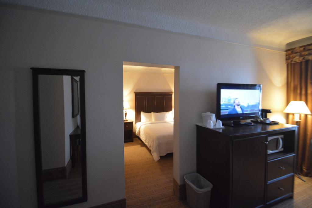 ת'אנדר ביי Prince Arthur Waterfront Hotel & Suites מראה חיצוני תמונה
