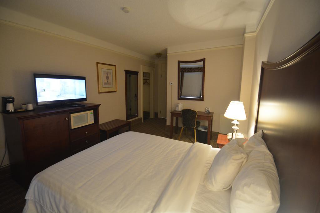 ת'אנדר ביי Prince Arthur Waterfront Hotel & Suites מראה חיצוני תמונה