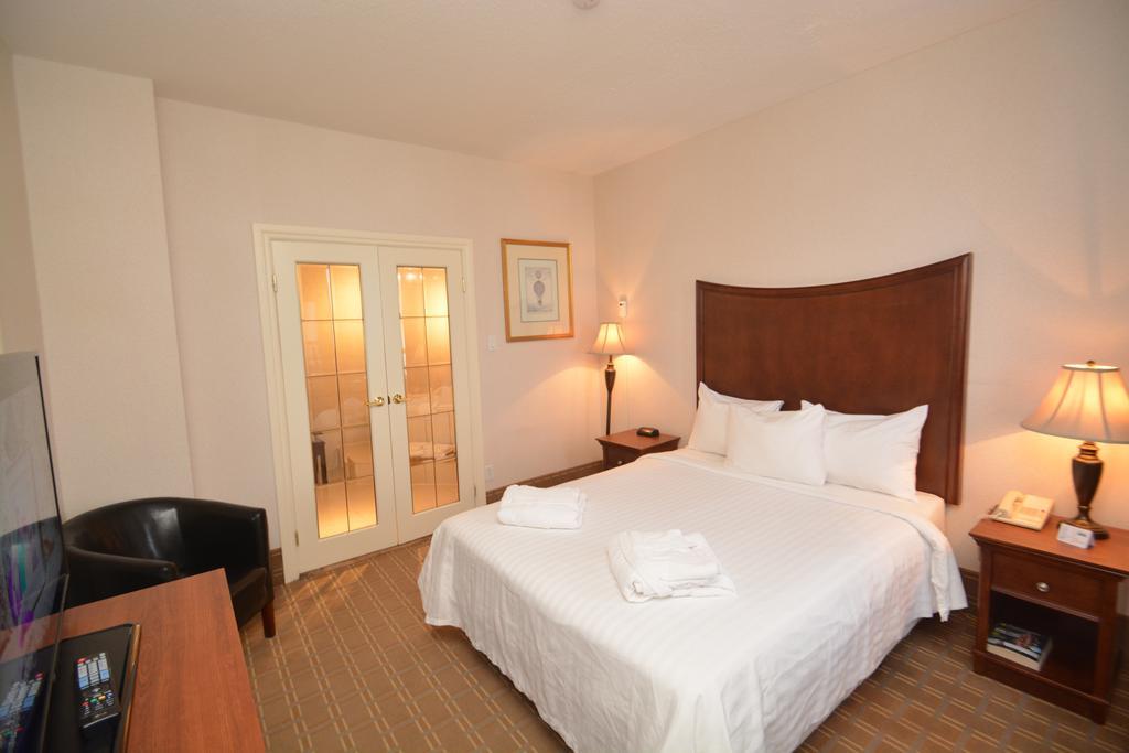ת'אנדר ביי Prince Arthur Waterfront Hotel & Suites מראה חיצוני תמונה