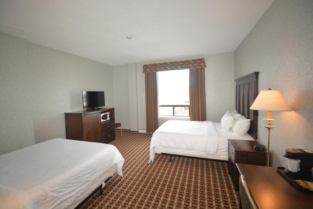 ת'אנדר ביי Prince Arthur Waterfront Hotel & Suites מראה חיצוני תמונה