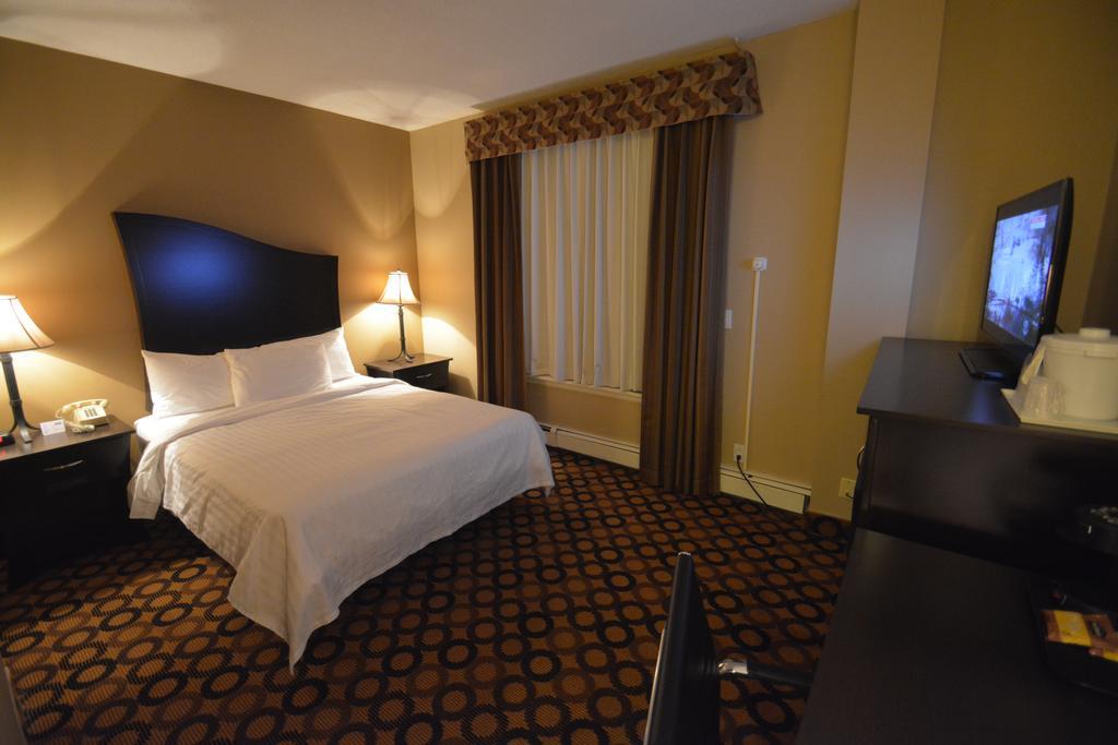 ת'אנדר ביי Prince Arthur Waterfront Hotel & Suites מראה חיצוני תמונה