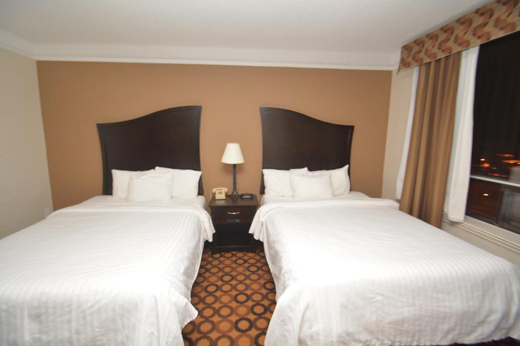 ת'אנדר ביי Prince Arthur Waterfront Hotel & Suites מראה חיצוני תמונה
