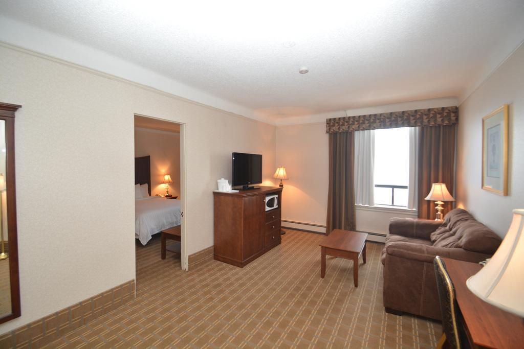 ת'אנדר ביי Prince Arthur Waterfront Hotel & Suites מראה חיצוני תמונה
