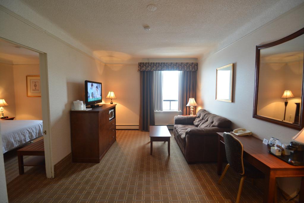 ת'אנדר ביי Prince Arthur Waterfront Hotel & Suites מראה חיצוני תמונה