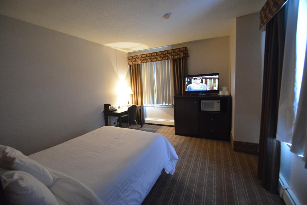 ת'אנדר ביי Prince Arthur Waterfront Hotel & Suites מראה חיצוני תמונה
