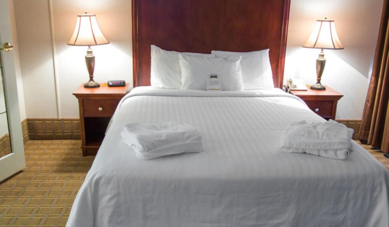 ת'אנדר ביי Prince Arthur Waterfront Hotel & Suites מראה חיצוני תמונה